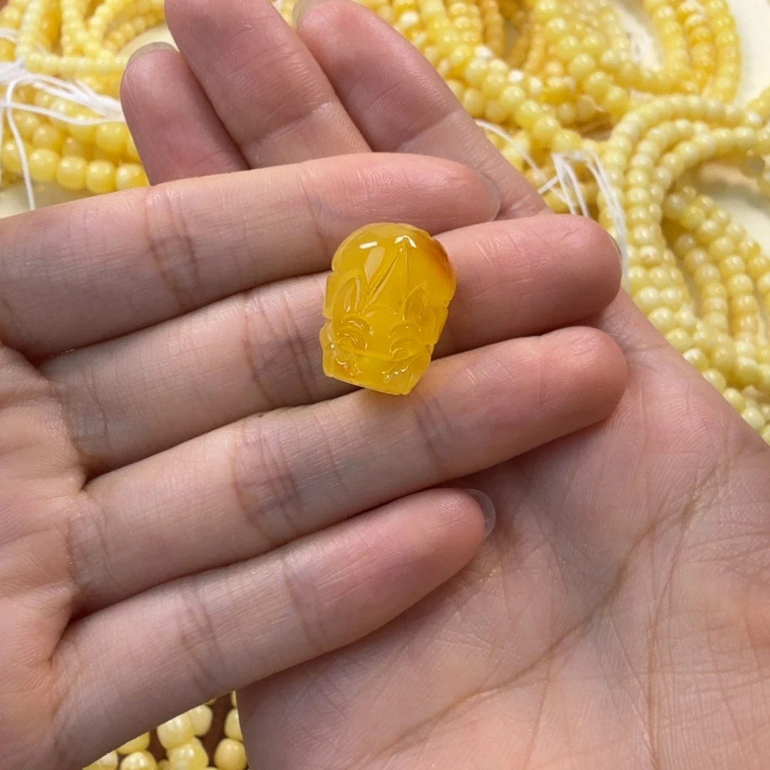 琥珀未镶嵌颈饰琥珀蜜蜡