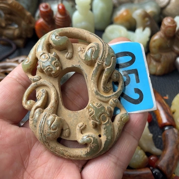 和田玉颈饰未镶嵌凝*