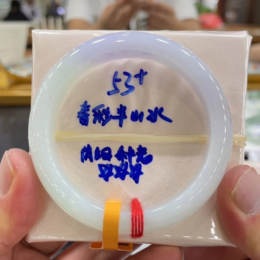 翡翠手镯未镶嵌翡翠