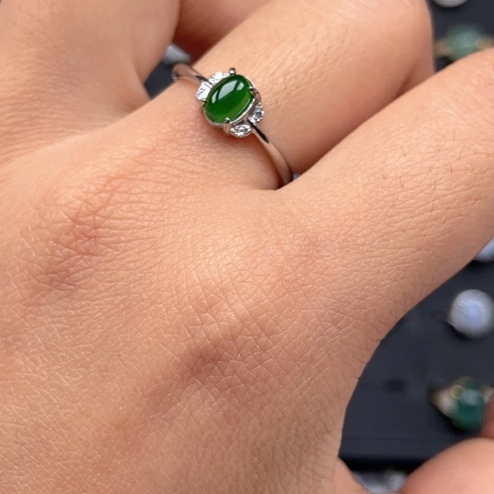 翡翠未镶嵌戒指戒指