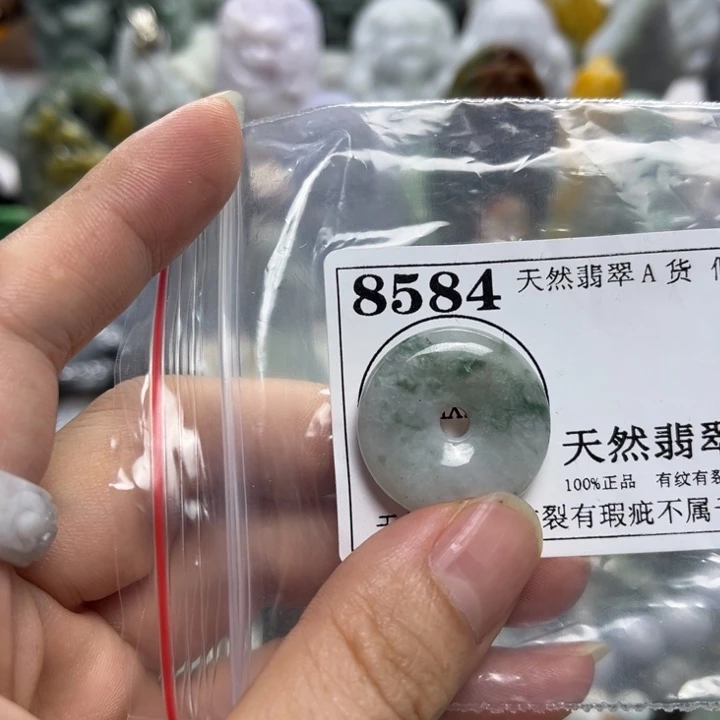 翡翠未镶嵌颈饰8584