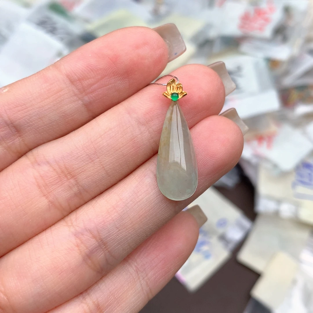 18K金镶嵌挂件翡翠