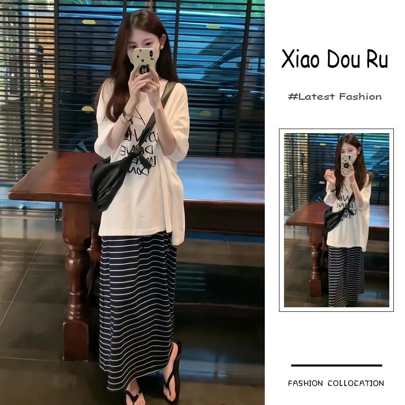 夏季流行穿搭一整套新款2025韩系慵懒风减龄宽松上衣条纹裙两件套