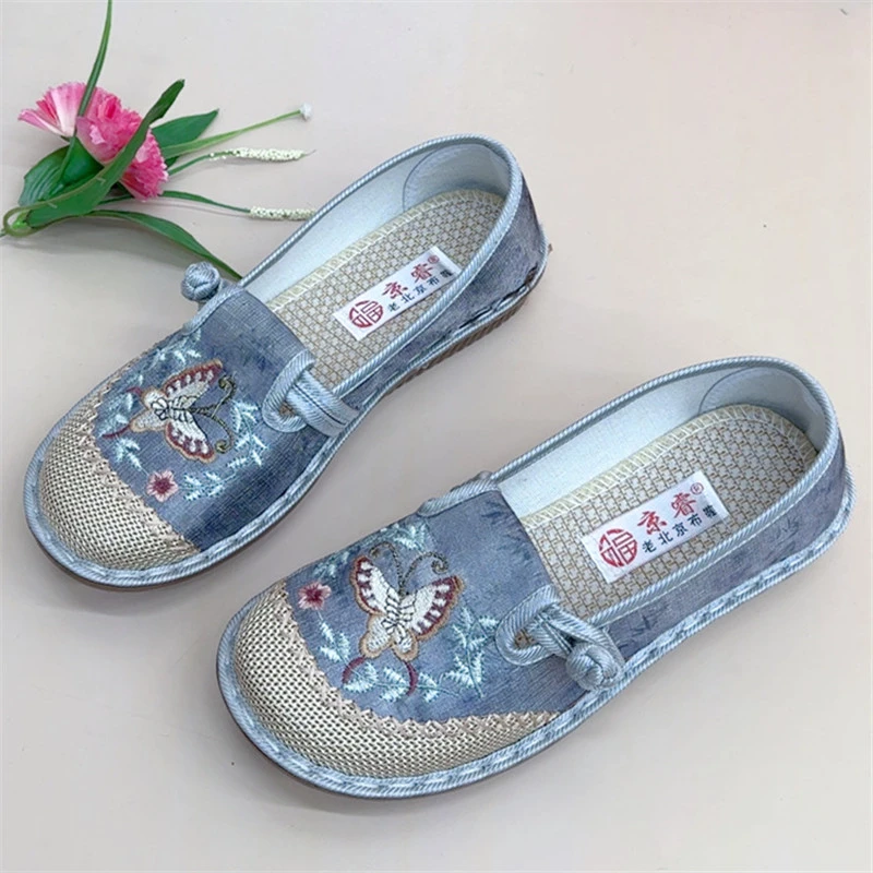 2025春季新款老北京布鞋轻便舒适女单鞋软底新中式国风汉服绣花鞋