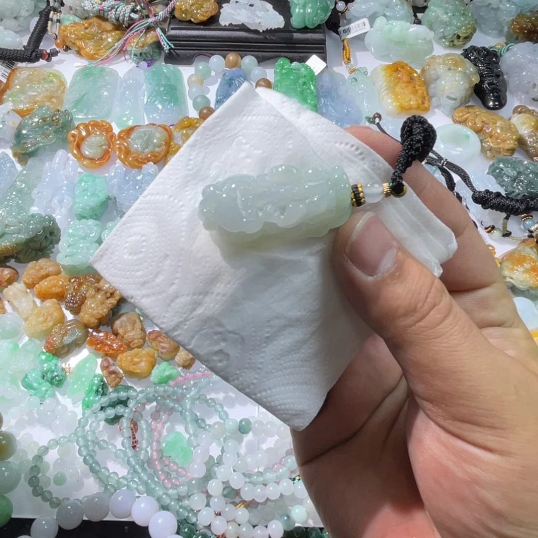 翡翠颈饰未镶嵌天然