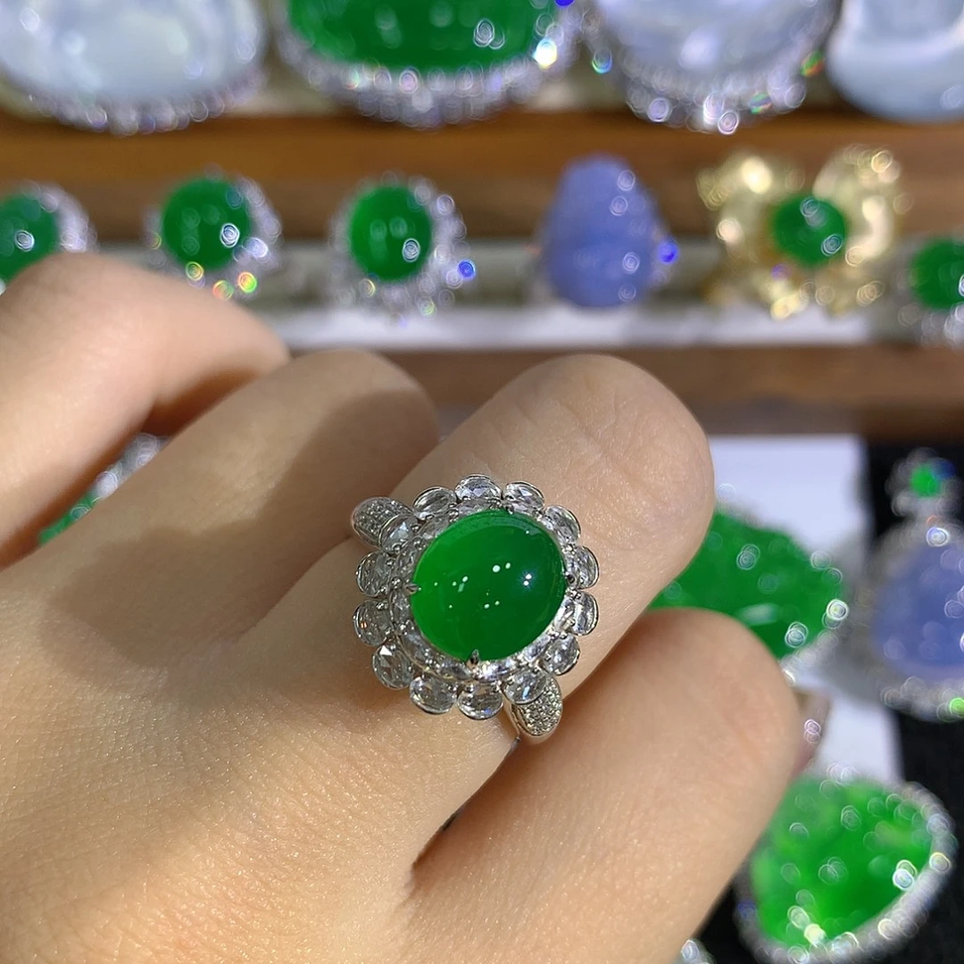 翡翠18K金镶嵌戒指蛋面