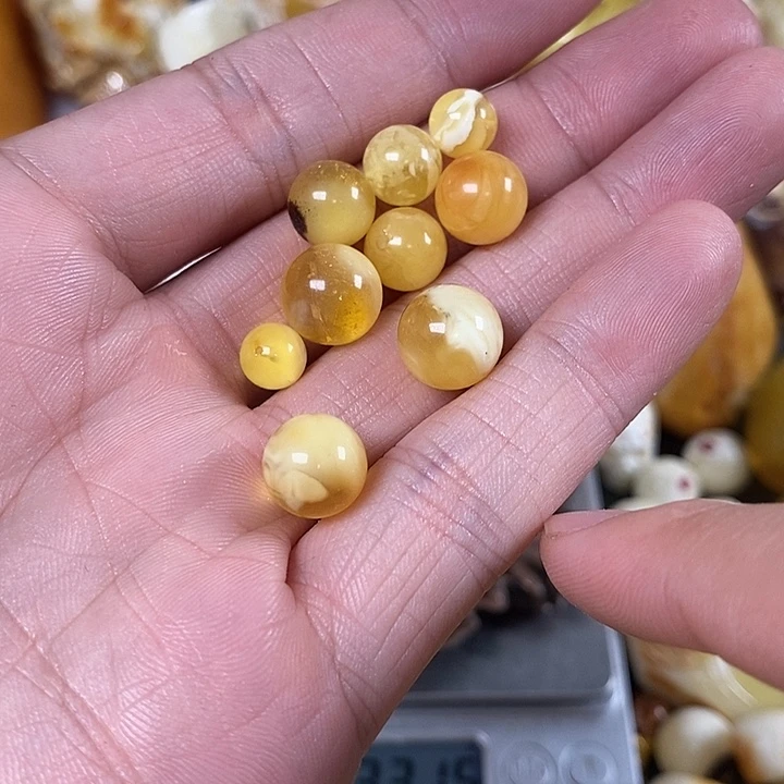 奚***仲未镶嵌琥珀裸石我