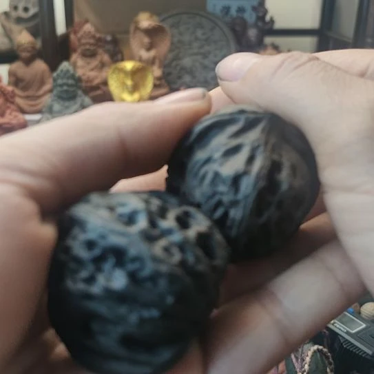 泥塑无*黑龙涎微瑕核桃一对
