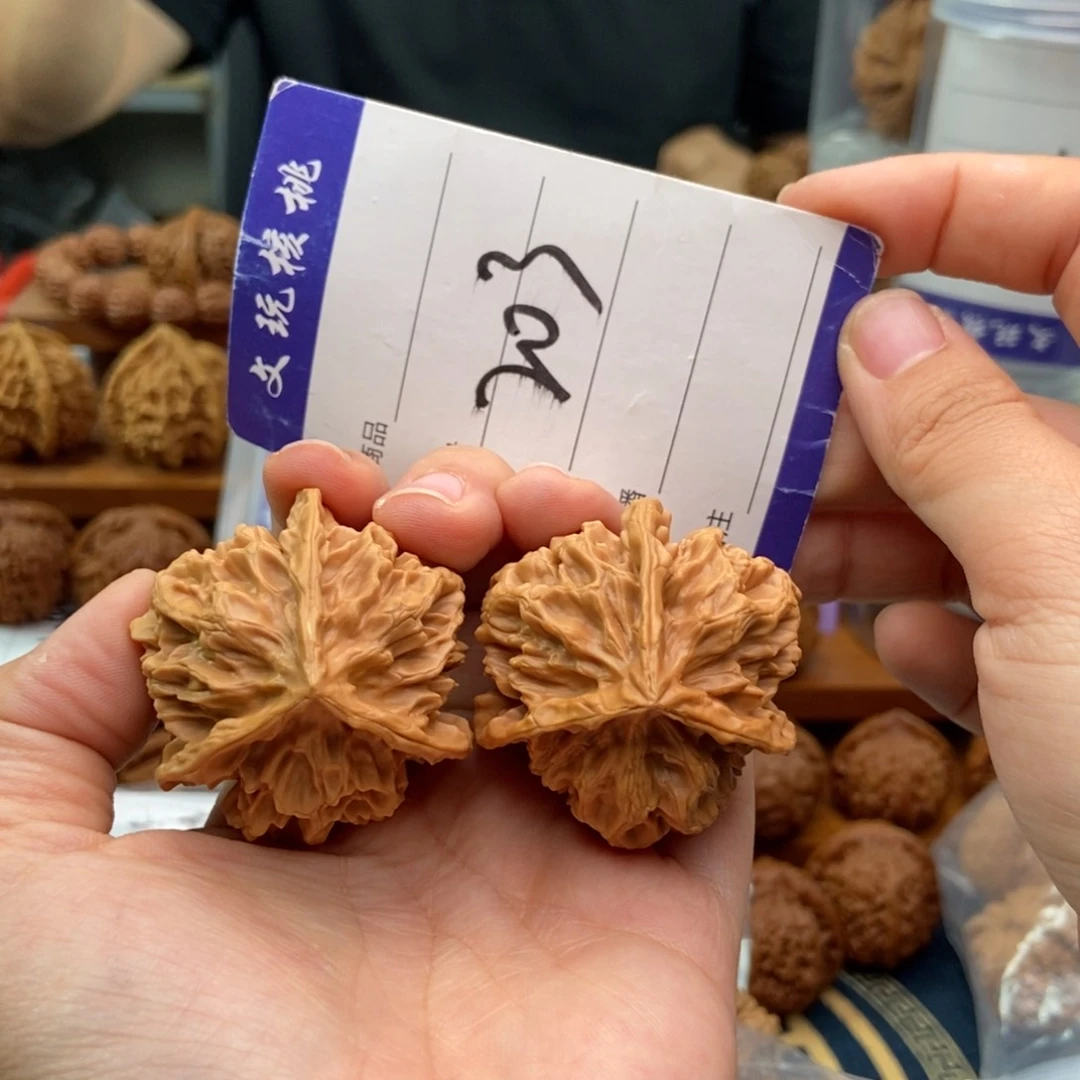 文玩核桃吊坠44三棱