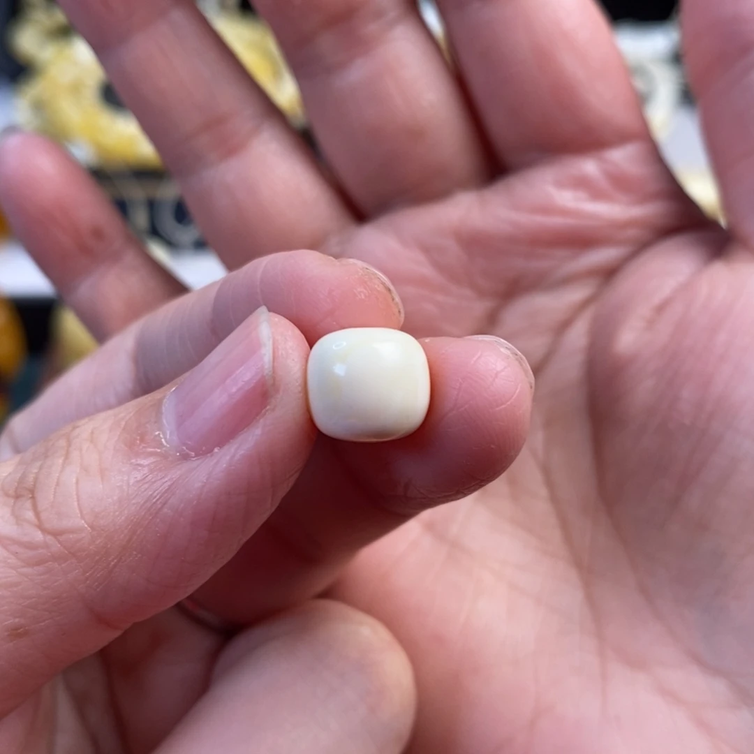琥珀未镶嵌裸石瓷白老型单珠10