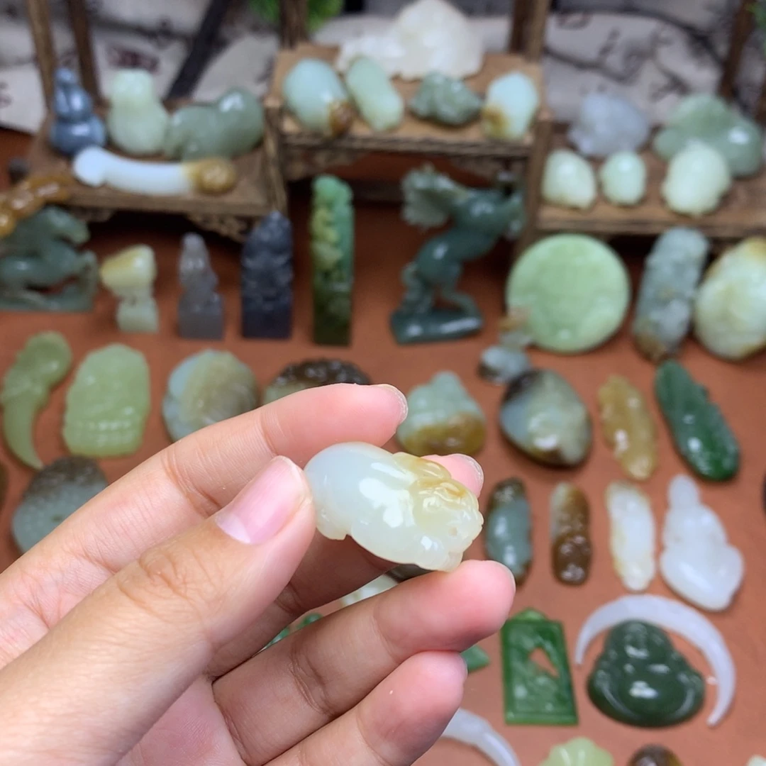 和田玉未镶嵌挂件