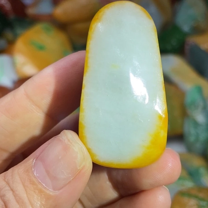 翡翠未镶嵌颈饰缅甸