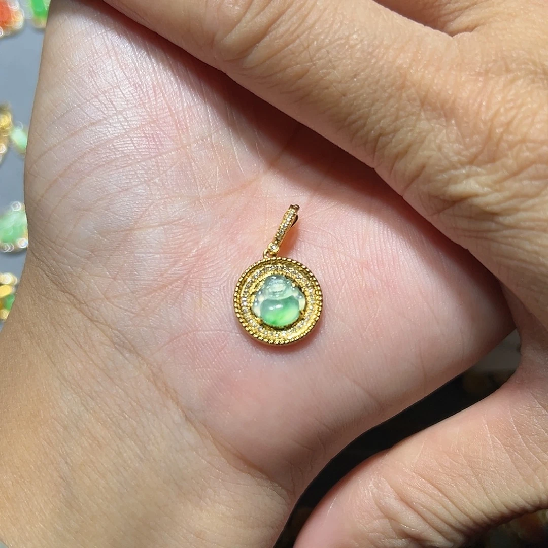 翡翠18K金镶嵌颈饰