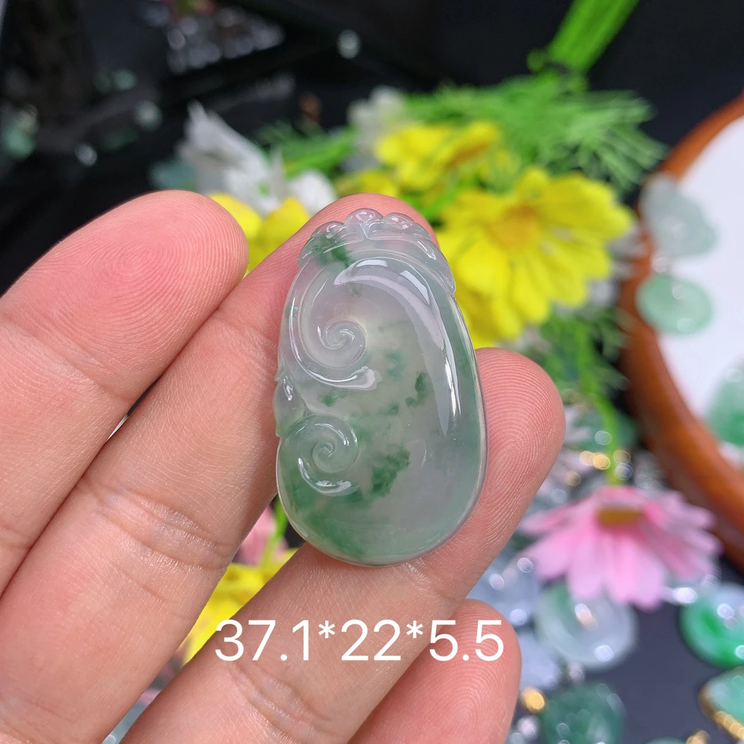 缅甸翡翠A货冰种飘花如意路吊坠种老水足气质百搭精雕精美
