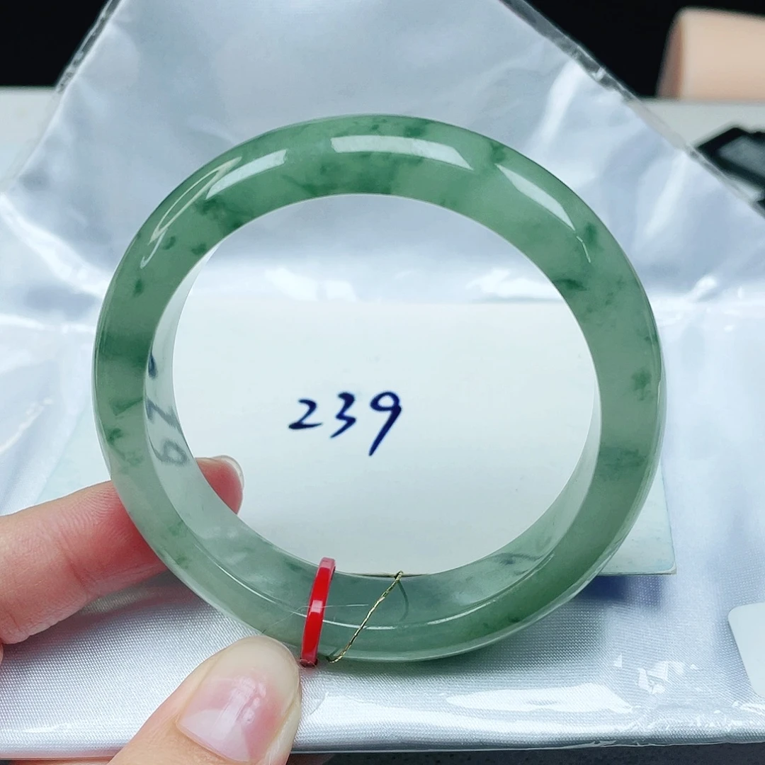 翡翠未镶嵌手镯正圈51