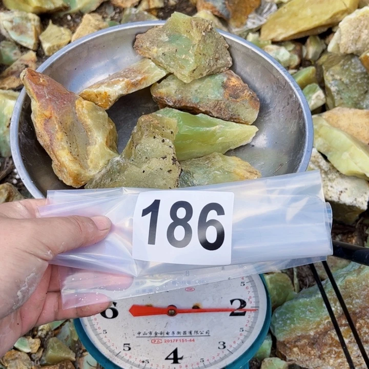 未镶嵌蛇纹石玉珠宝半成品