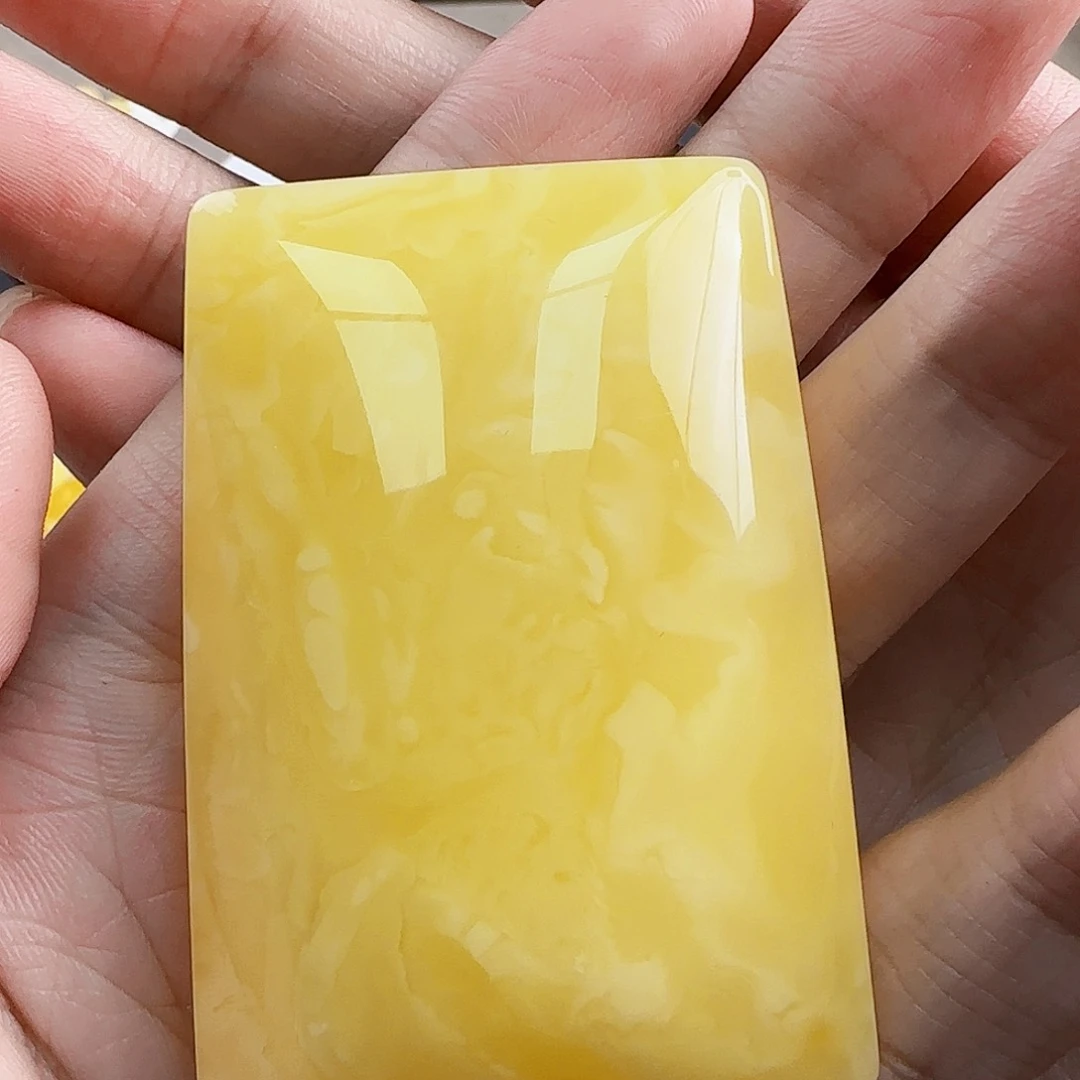 未镶嵌琥珀珠宝奇石