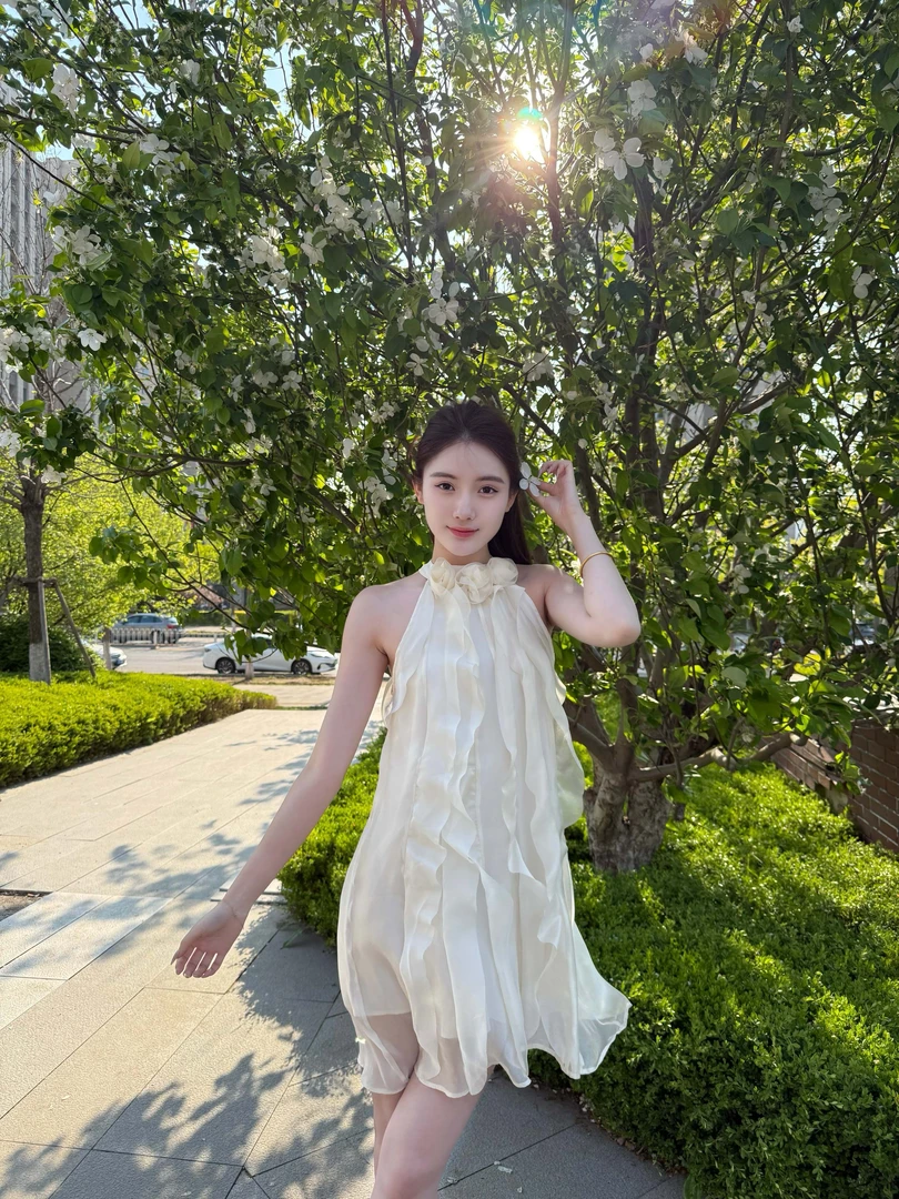 韩版连衣裙纱裙挂脖吊带裙女士温柔风吊带白裙甜美