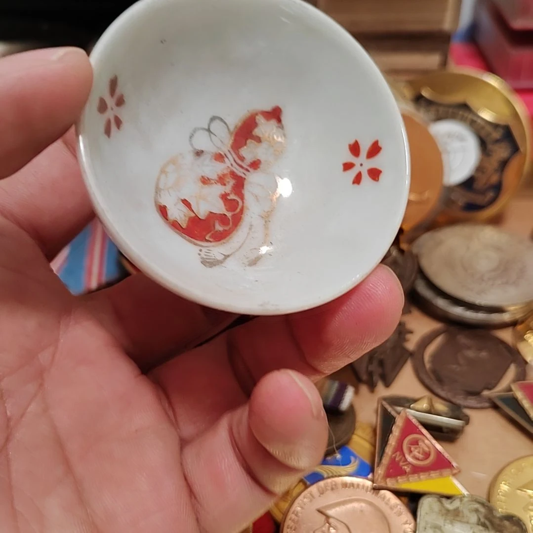 良***哥早期的纪念章一个。。