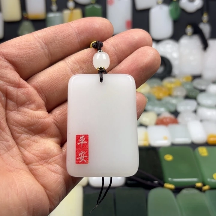 石英质玉（金丝玉）未镶嵌颈饰