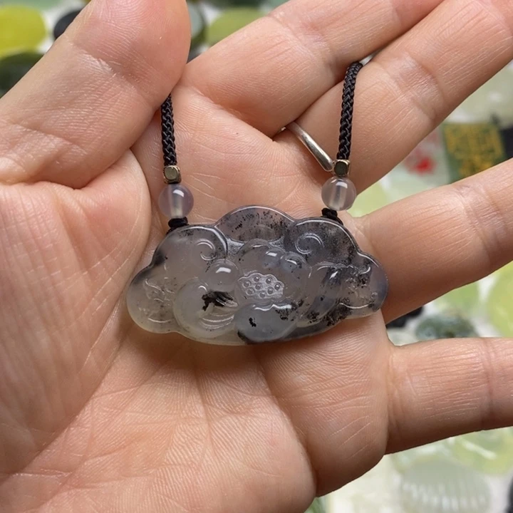 蛇纹石玉颈饰合金