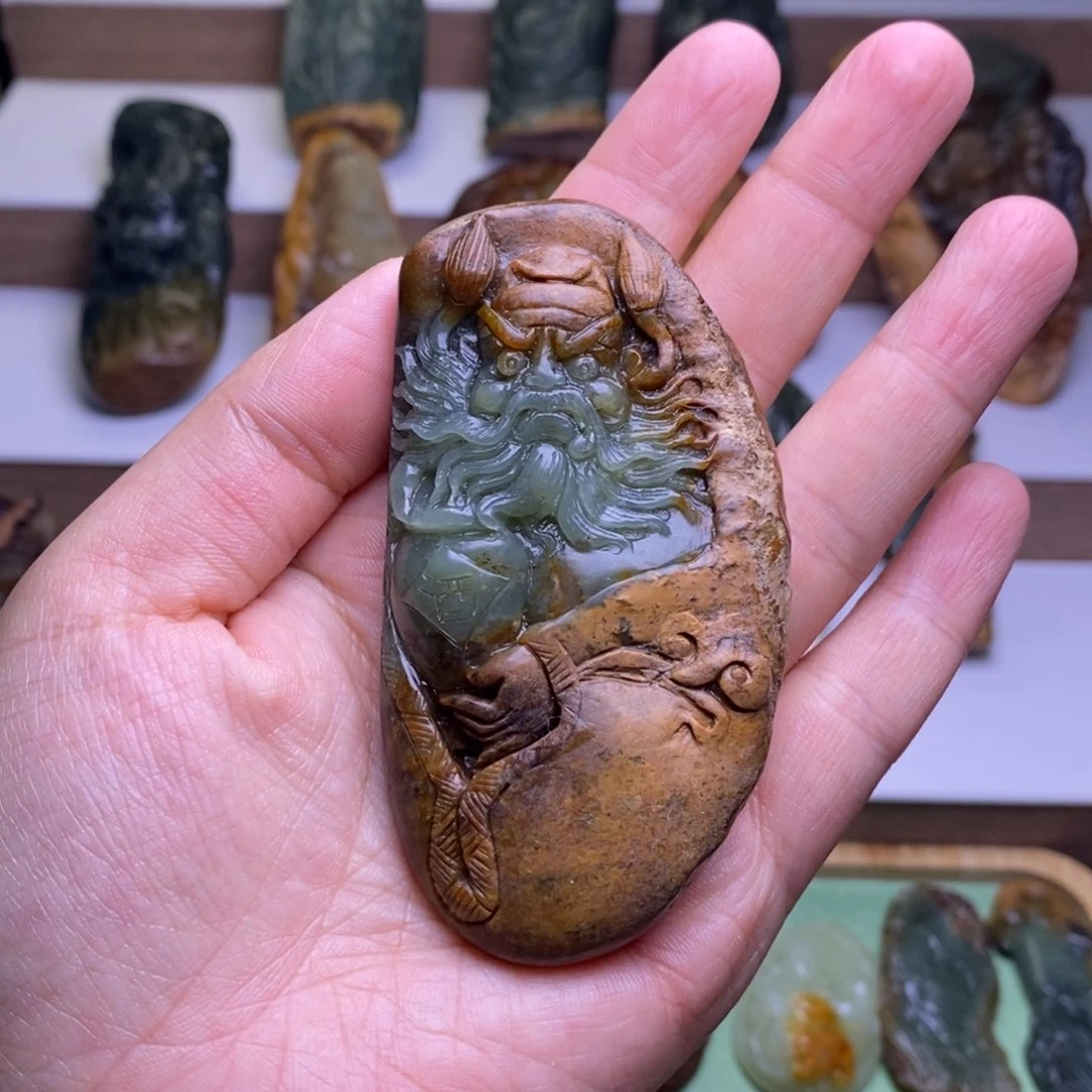 未镶嵌岫岩河磨玉（透闪石质玉）把件