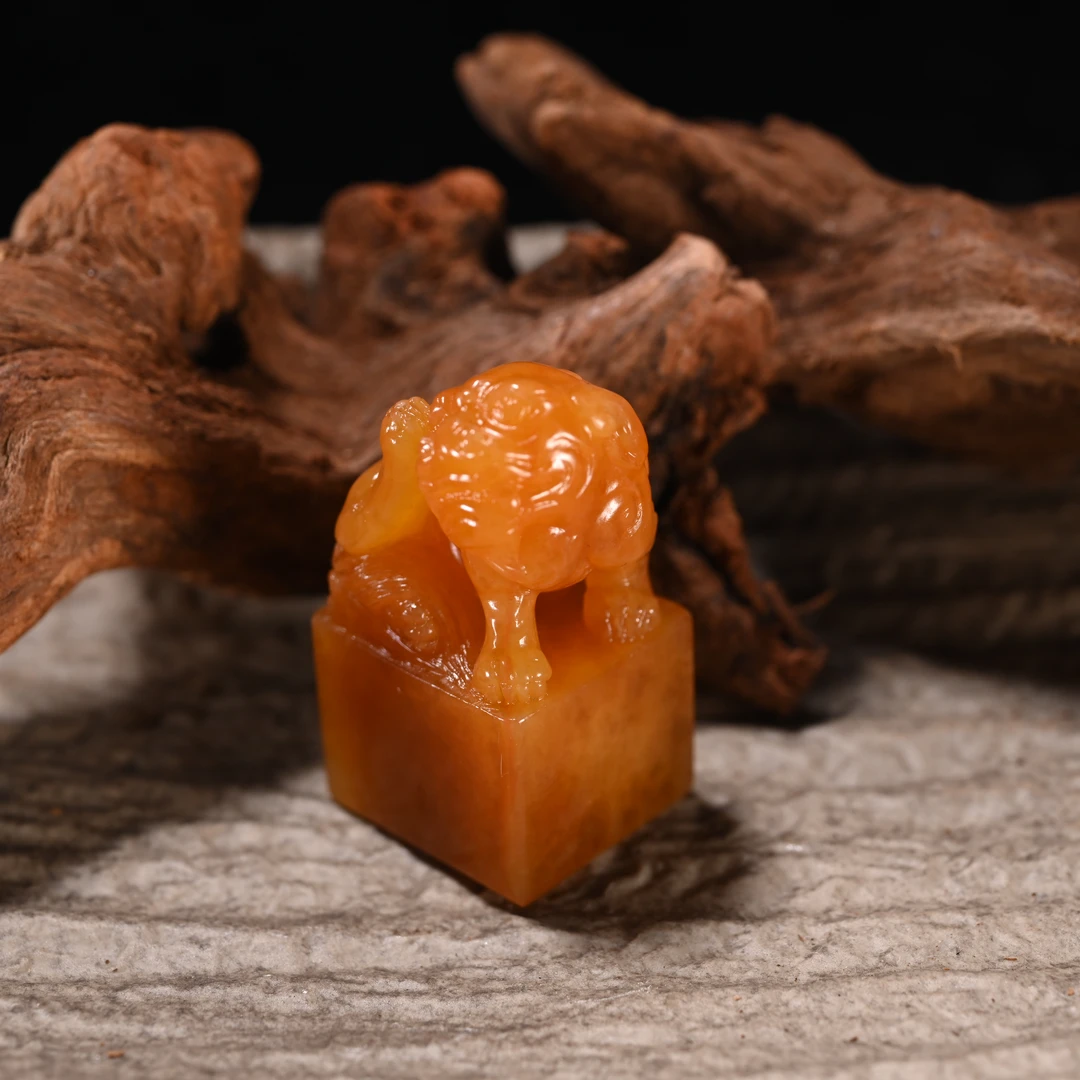 LOT8836 2510220010田黄瑞兽印章/保利