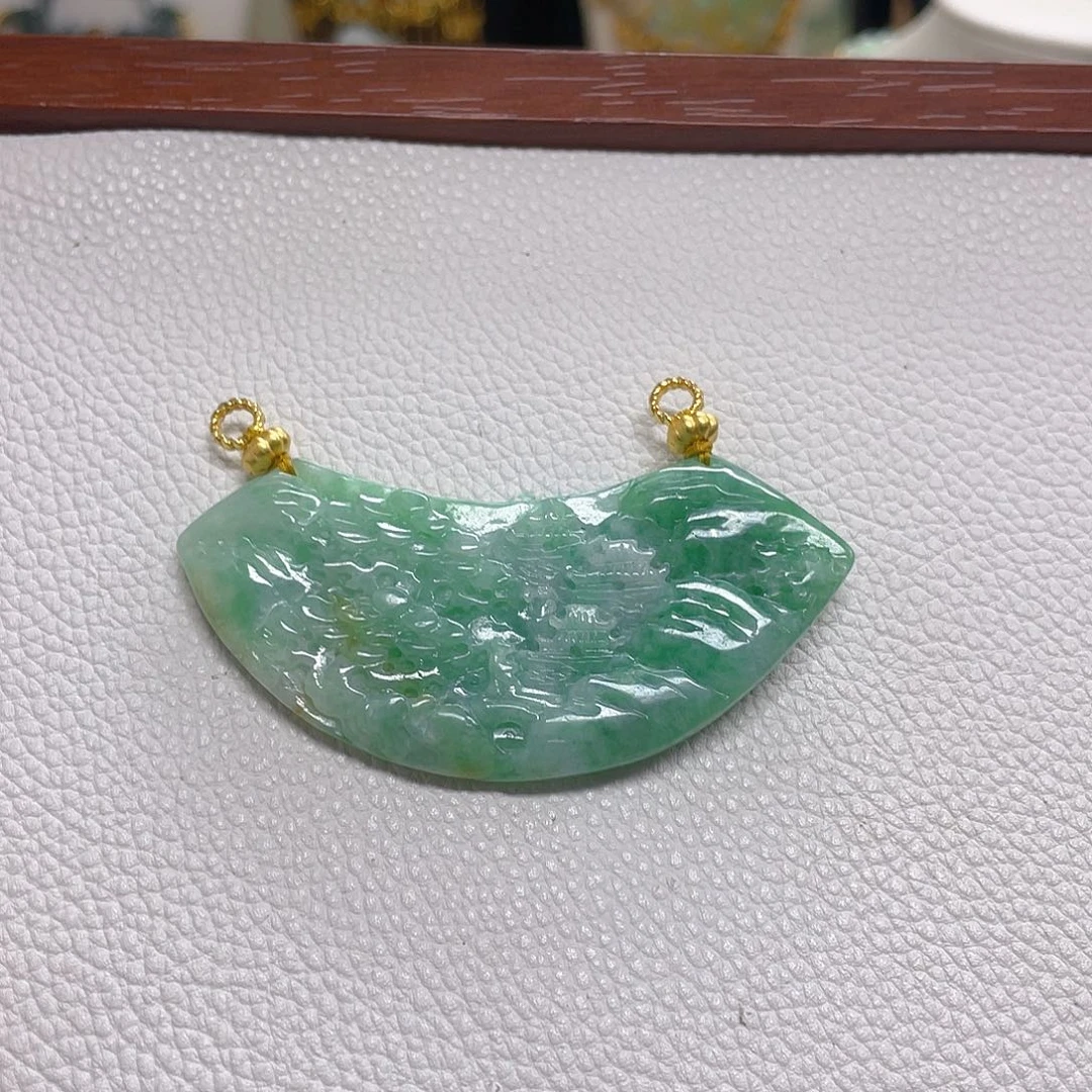 心***碍翡翠未镶嵌颈饰绿锁山水