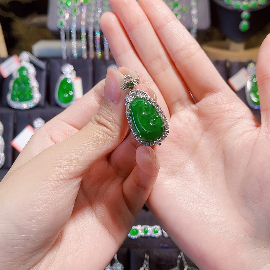 翡翠银S925镶嵌颈饰雨****5如意