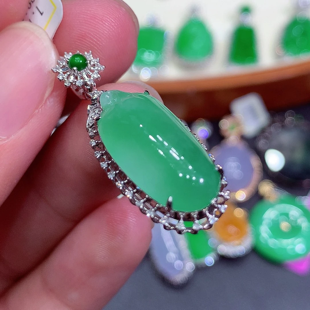 翡翠吊坠(不含链)18K金镶嵌