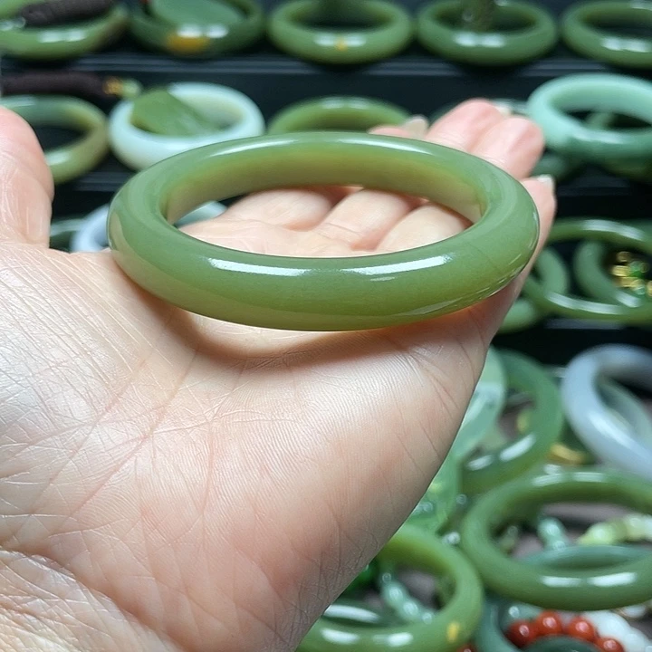 和田玉未镶嵌手镯