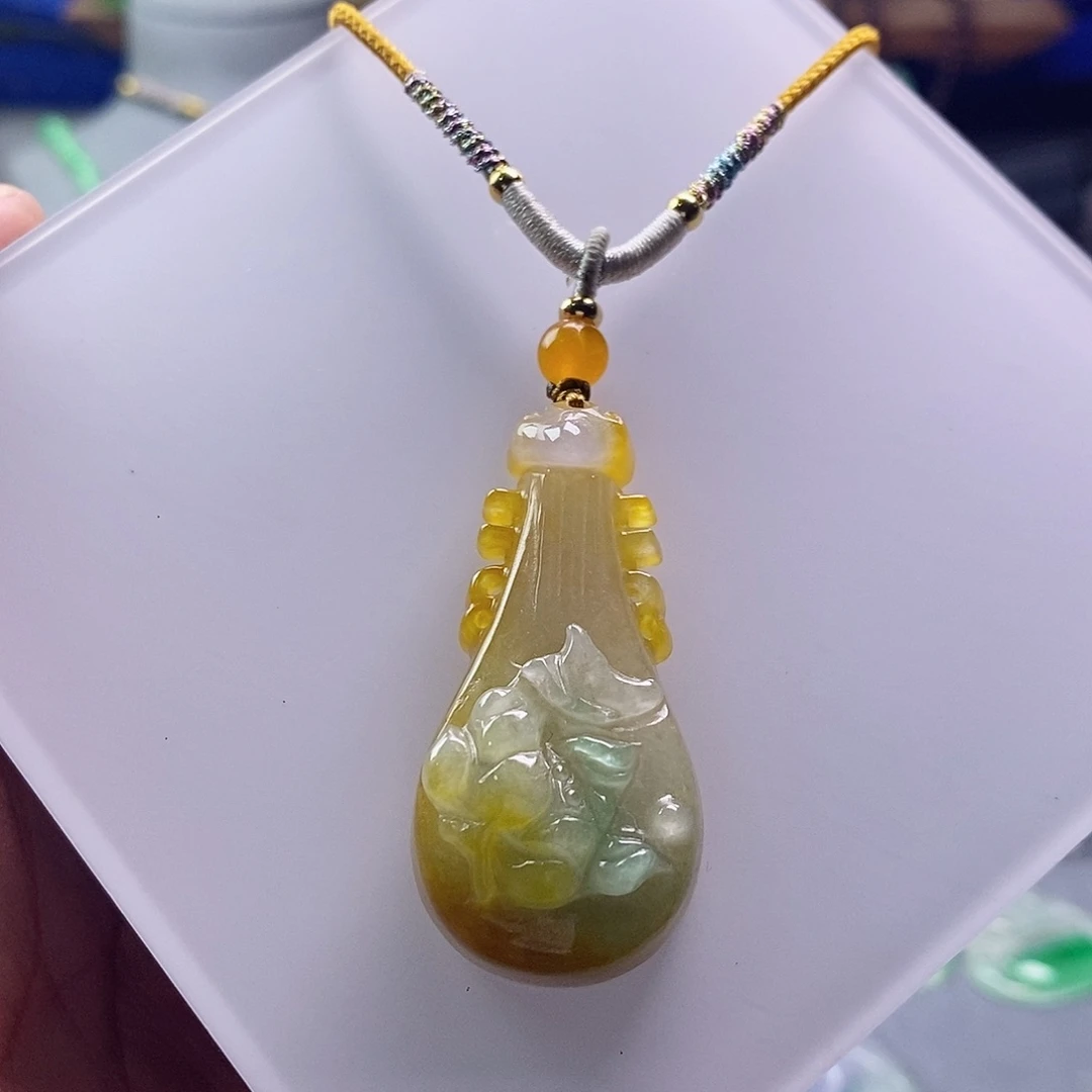 翡翠未镶嵌吊坠(赠链)