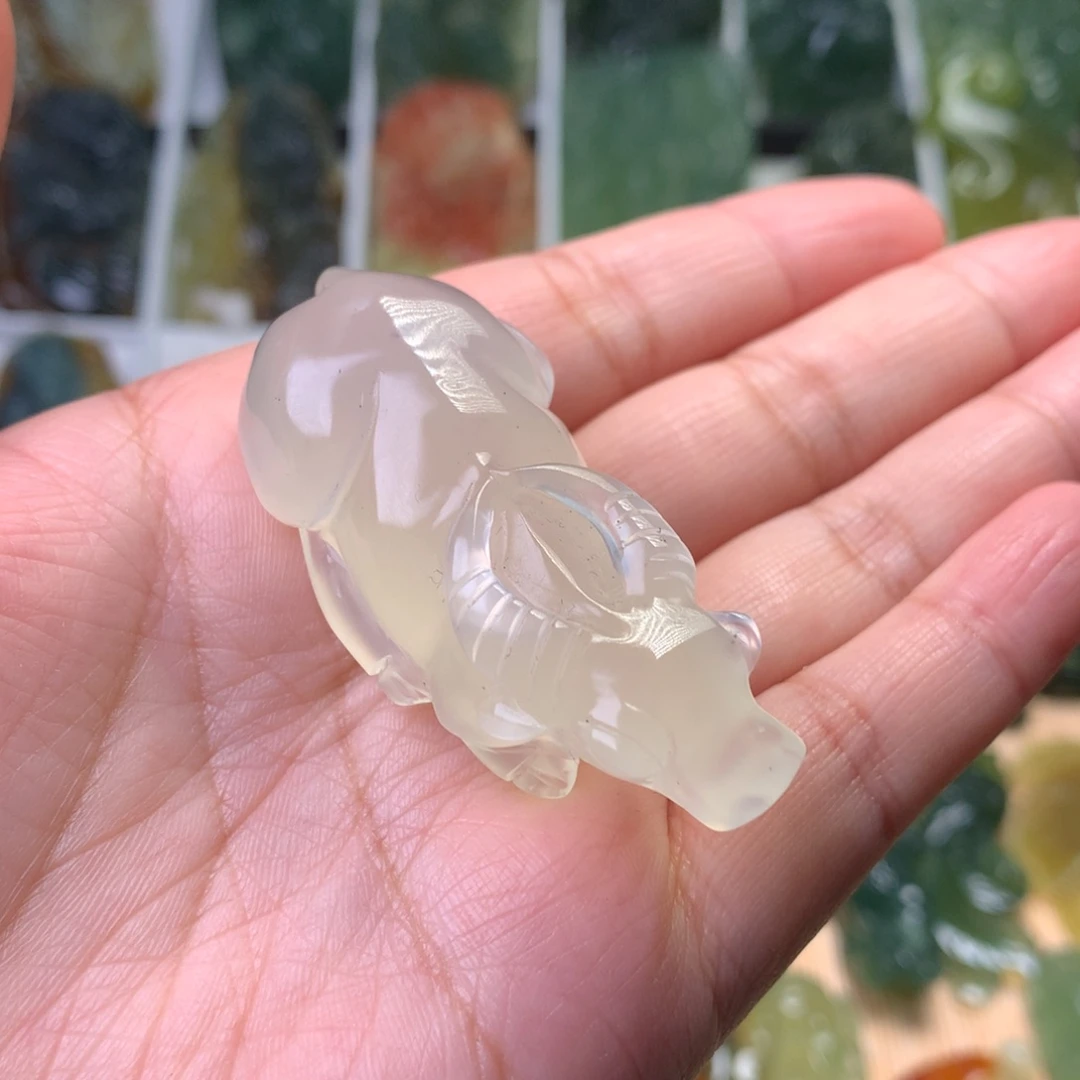 醒***了蛇纹石玉未镶嵌手把件牛牛