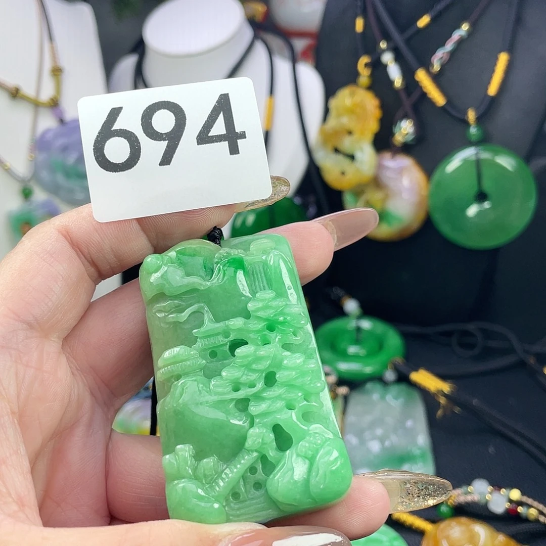 翡翠未镶嵌吊坠(赠链)