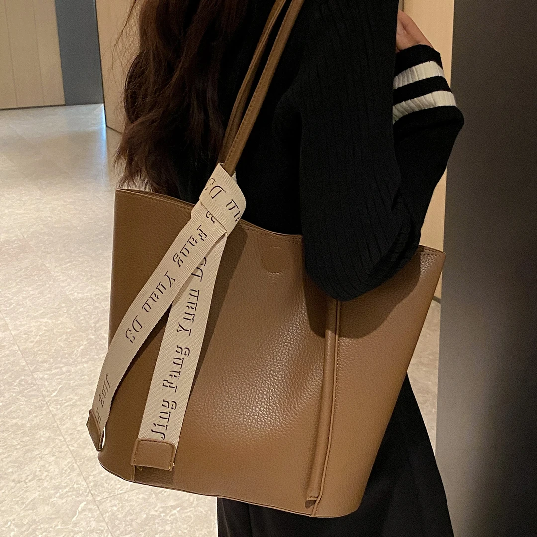 托特包女大容量2025新款秋冬时尚高级感女生单肩包上班通勤腋下包