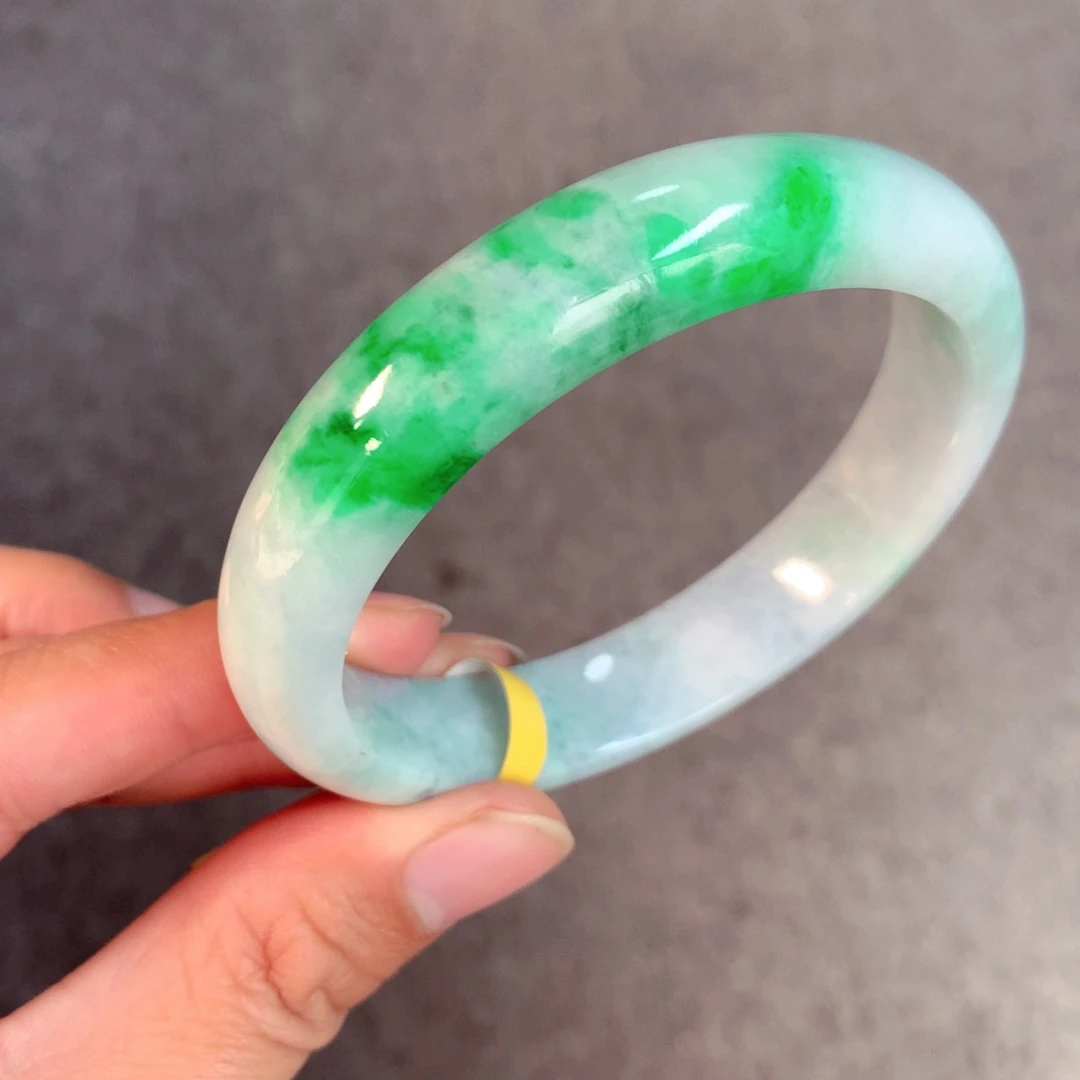 翡翠手镯未镶嵌缅甸