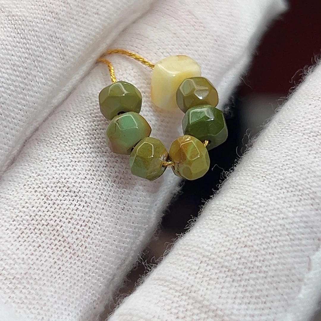 蜜蜡未镶嵌珠宝奇石