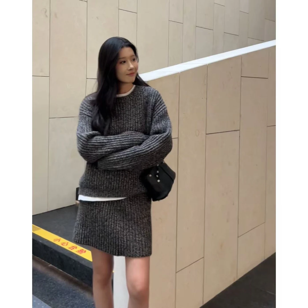 【西西里】秋季新款高阶灰调慵懒针织毛衣短裙两件套