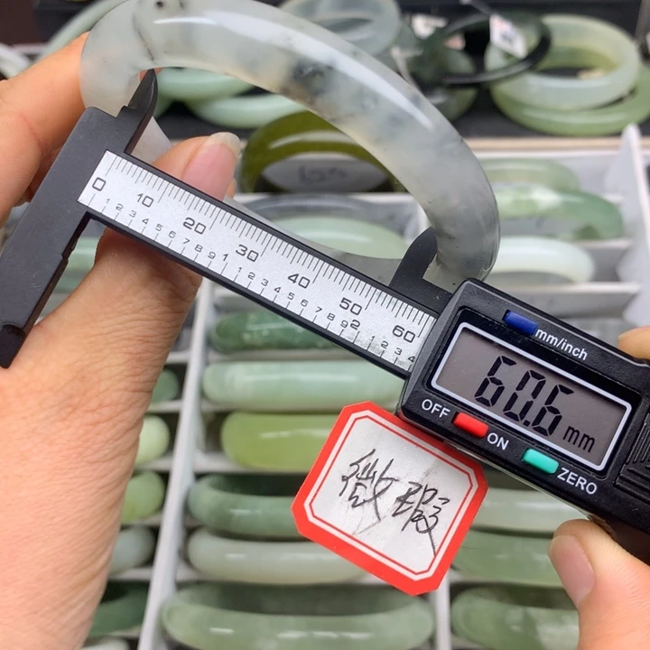 蛇纹石玉未镶嵌手镯611