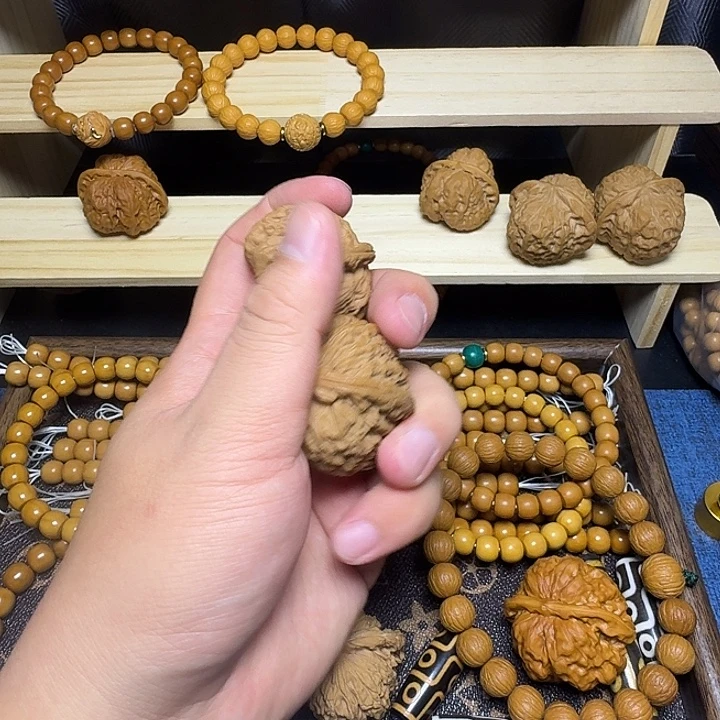玛瑙/玉髓合金颈饰闪电狗2，40核桃