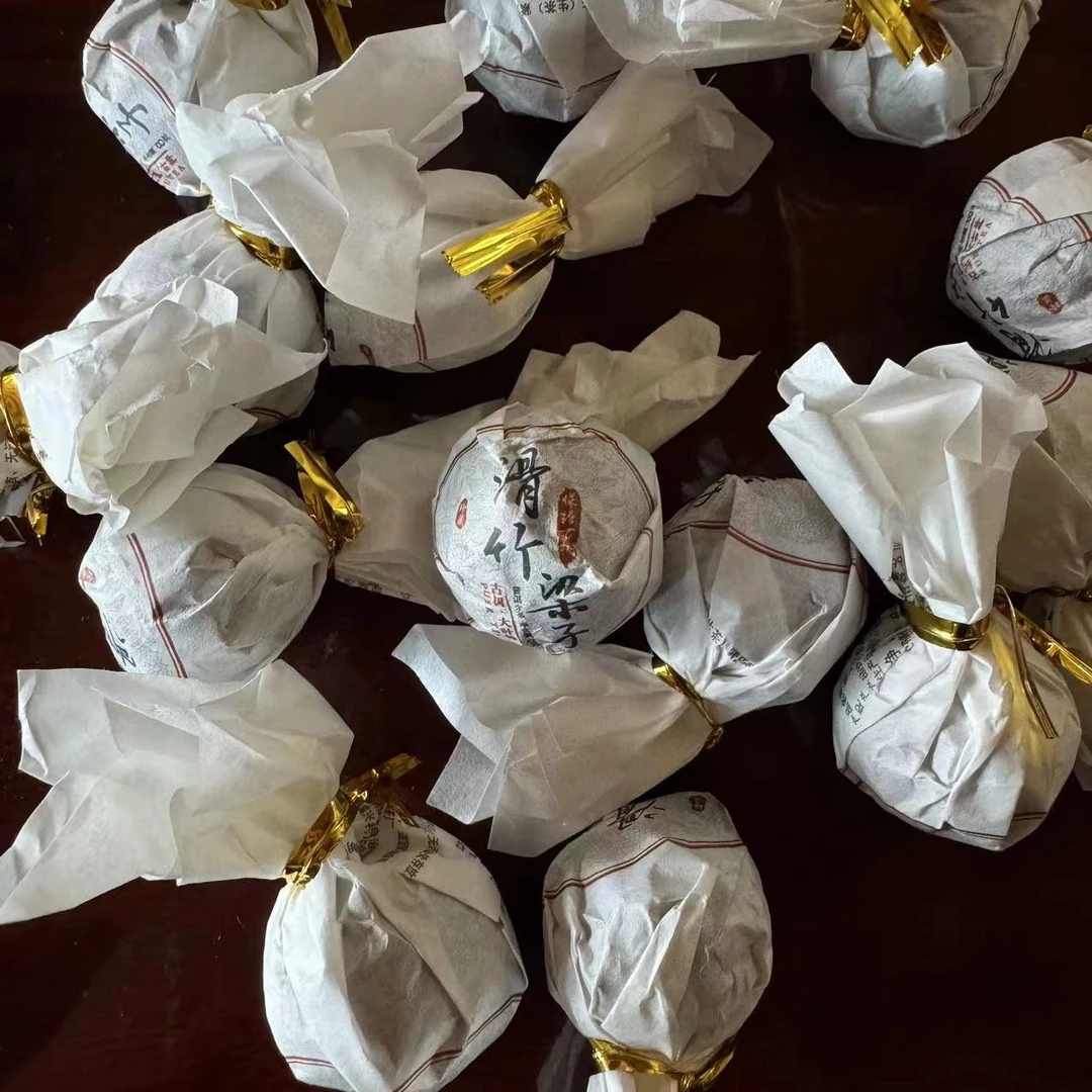 2024年滑竹梁子古树龙珠8g/颗生茶普洱茶