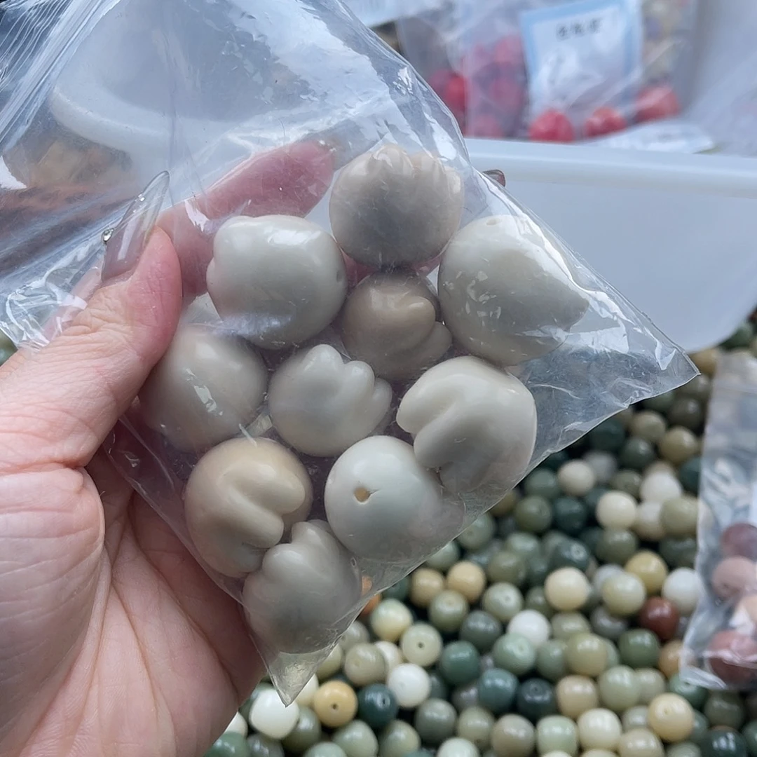 白玉菩提吊坠6*6z瑕疵16mm/10颗