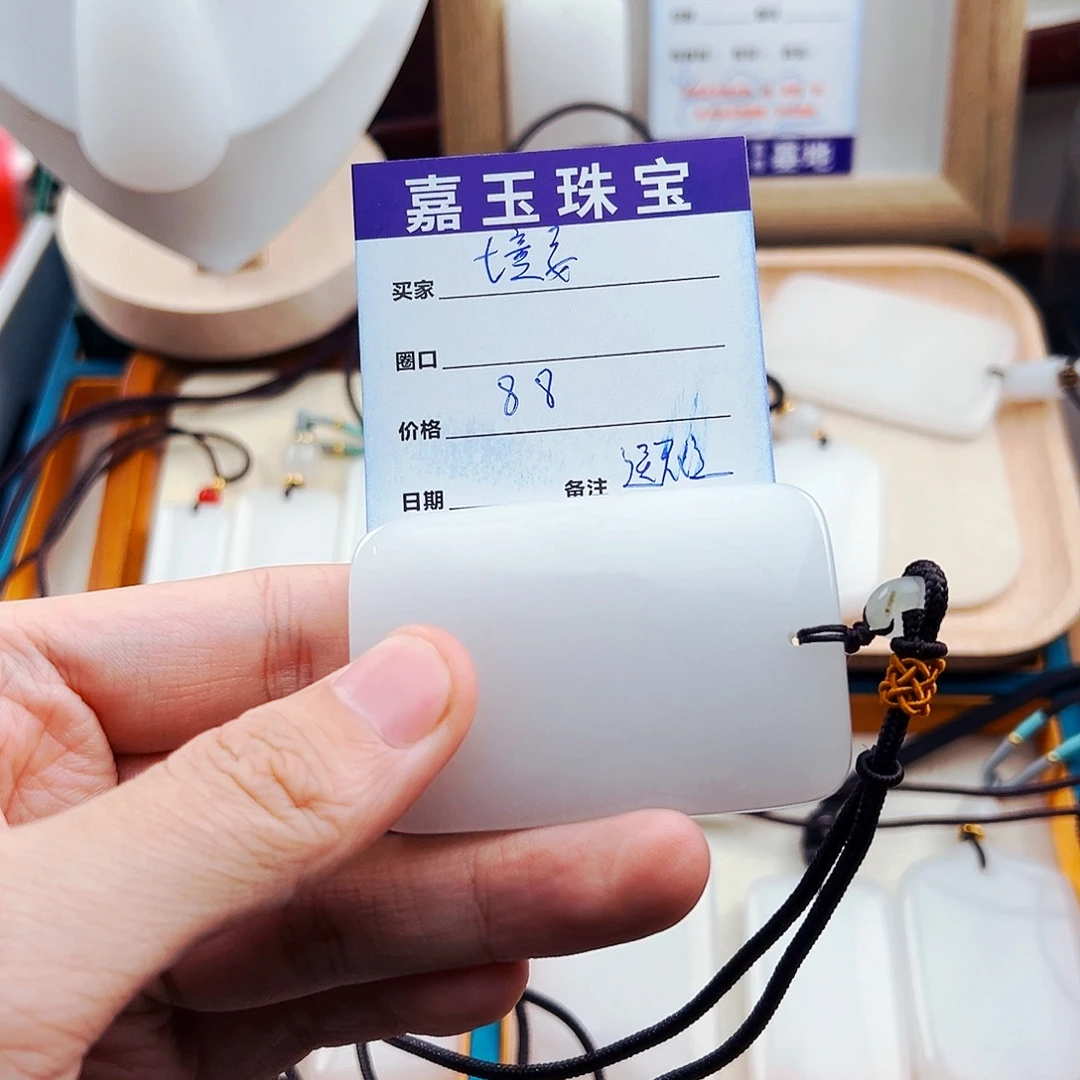 石英质玉颈饰未镶嵌七*安