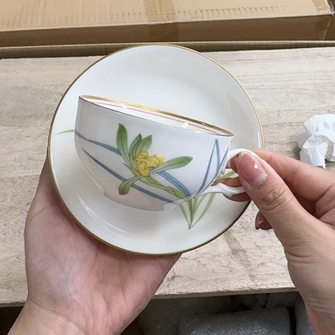 精品瓷器。
