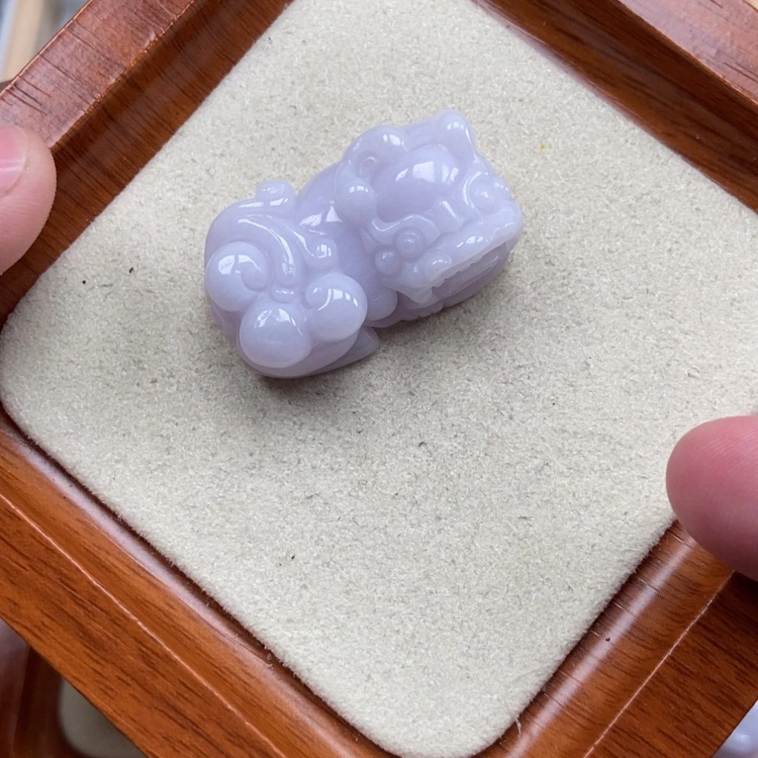 翡翠未镶嵌颈饰霸王