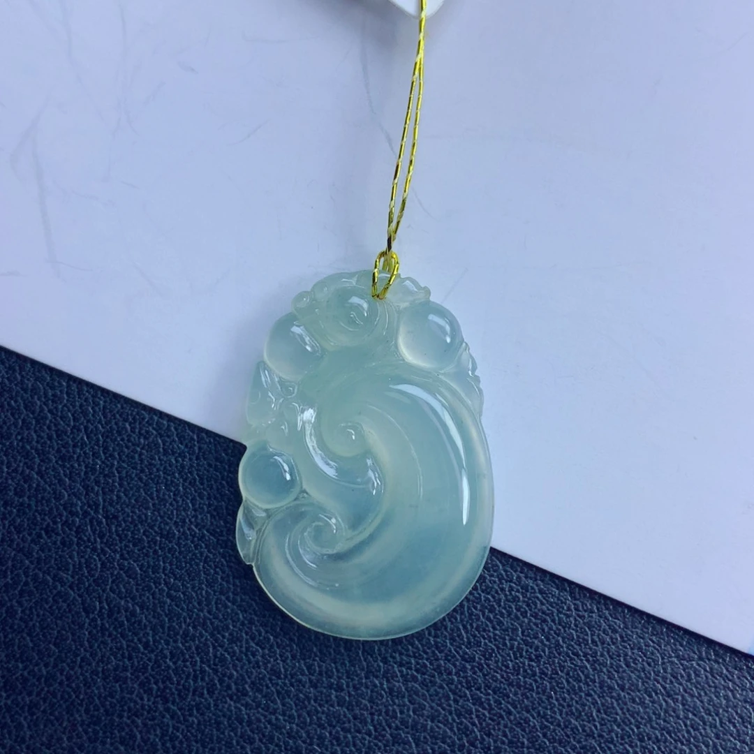 翡翠未镶嵌颈饰如意