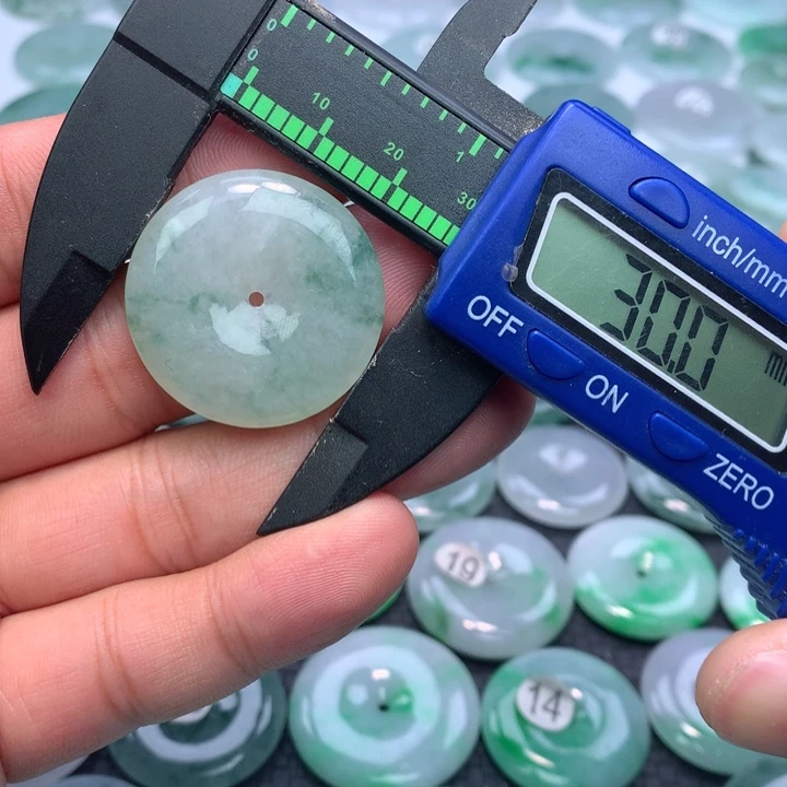 翡翠颈饰未镶嵌缅甸天然A货翡翠