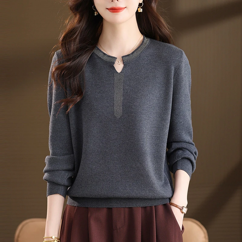 中年妈妈灰色毛衣女秋冬2025新款洋气圆领羊毛针织打底衫气质上衣