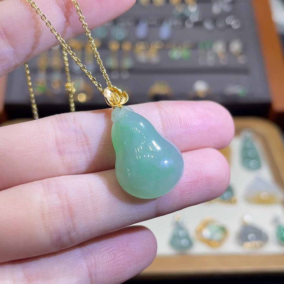 翡翠18K金镶嵌吊坠(不含链)冰绿葫芦瓜