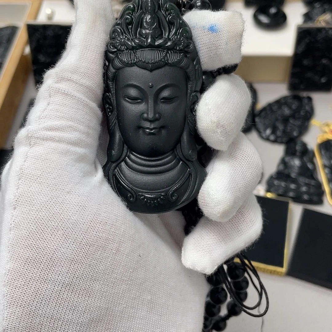 只***汁未镶嵌蛇纹石玉吊坠